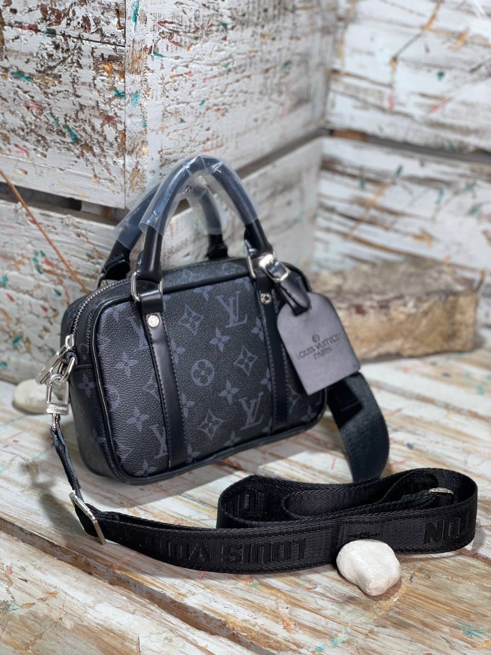 Louis Vuitton siyah-gri monogram desenli küçük boy erkek çantası